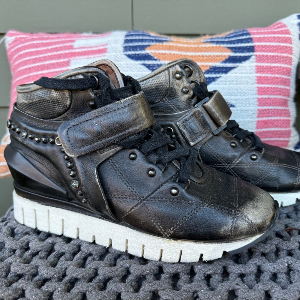 NEW AS98 37 DISTRESSED ICE DYNASTAR EMBELLISHED SNEAKERS best for 6.5-7 US.